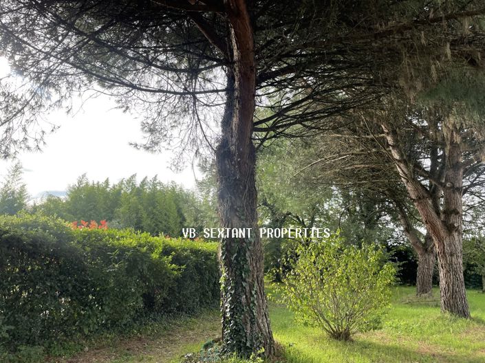 Image No.13-5 Bed Property for sale