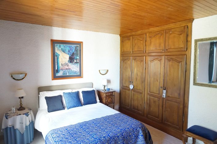 Image No.20-5 Bed Property for sale