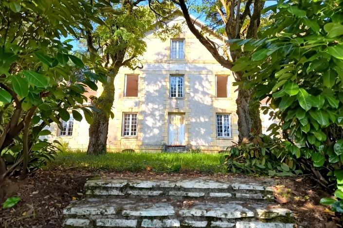 Image No.1-6 Bed House for sale