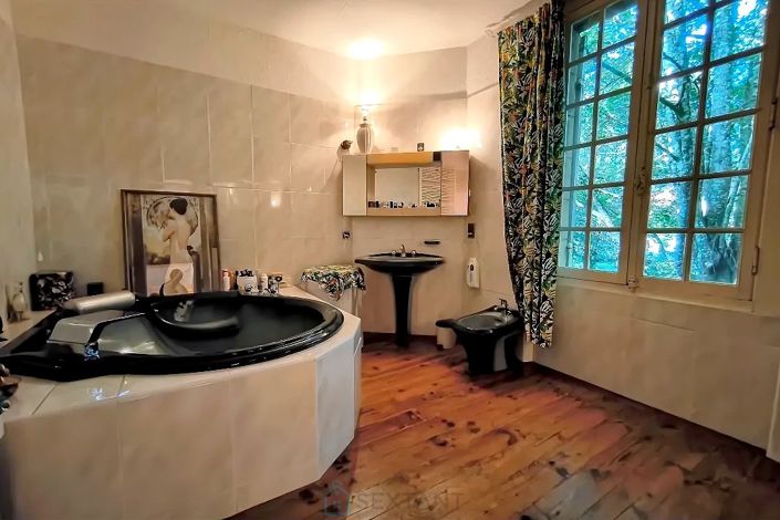 Image No.12-6 Bed House for sale