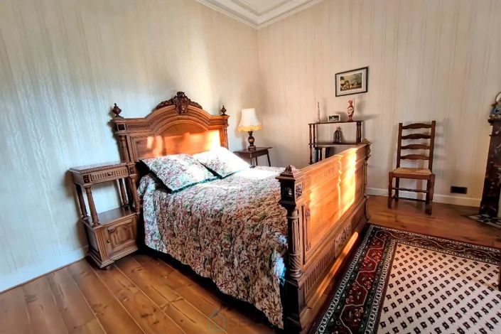 Image No.9-6 Bed House for sale