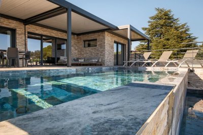 1 - Istres, Property