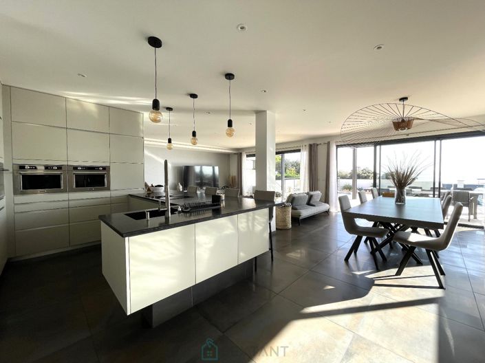 Image No.8-Propriété de 6 chambres à vendre à Istres