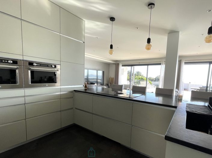 Image No.9-Propriété de 6 chambres à vendre à Istres