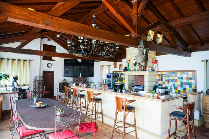 Image No.13-6 Bed Property for sale