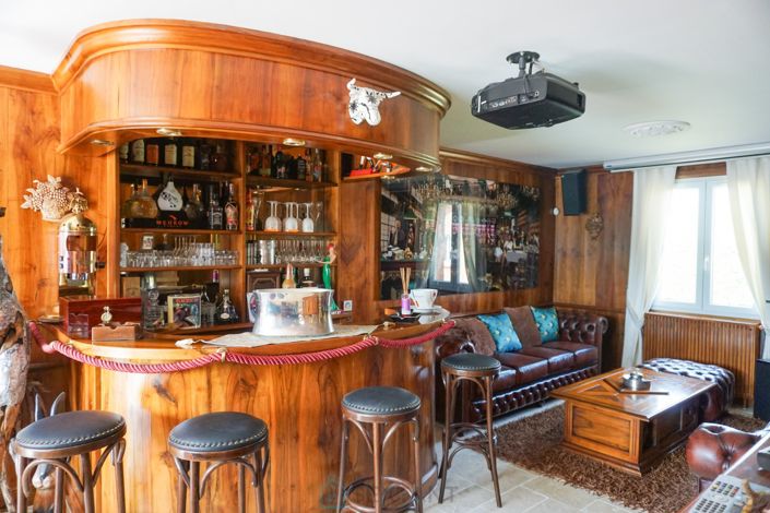 Image No.18-6 Bed Property for sale