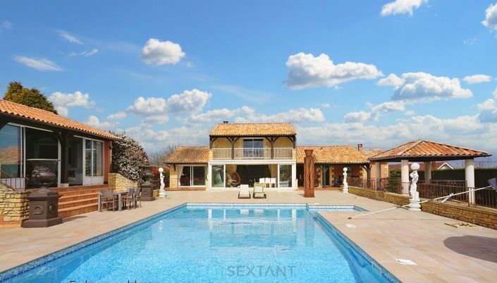 Image No.1-6 Bed Property for sale