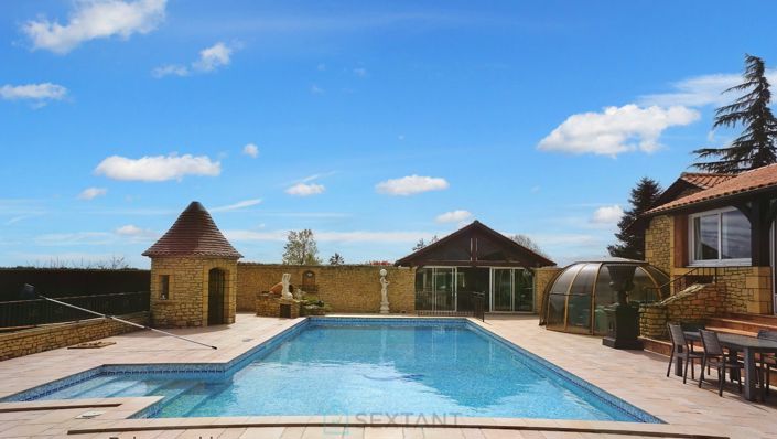 Image No.1-6 Bed Property for sale