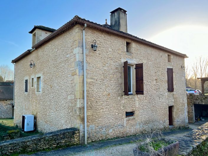 Image No.1-4 Bed Property for sale