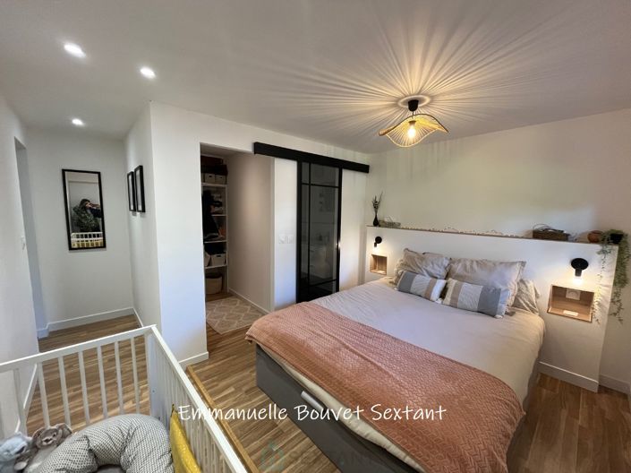 Image No.1-4 Bed House for sale