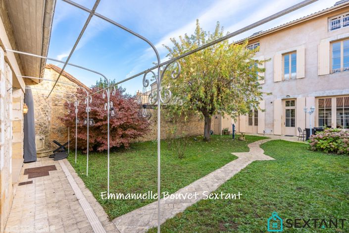 Image No.1-6 Bed Property for sale