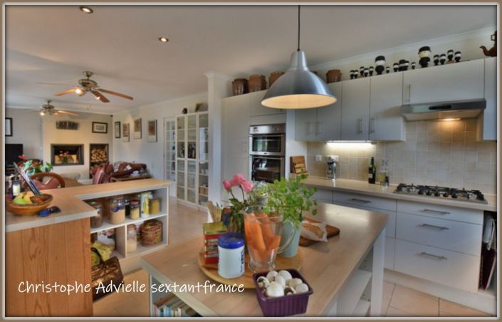 Image No.1-4 Bed Property for sale