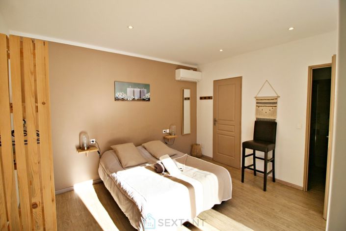 Image No.10-5 Bed Property for sale