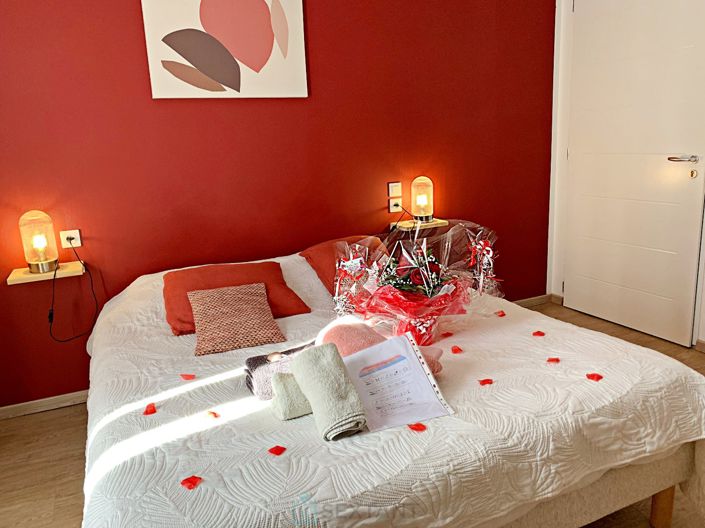 Image No.9-5 Bed Property for sale