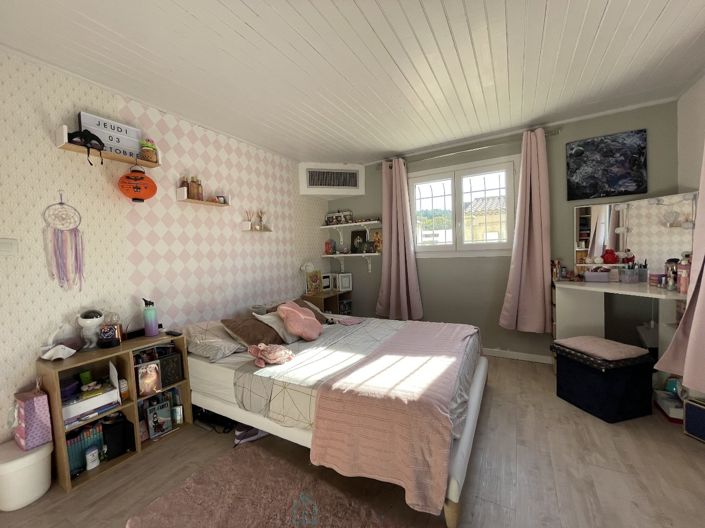 Image No.16-4 Bed Property for sale