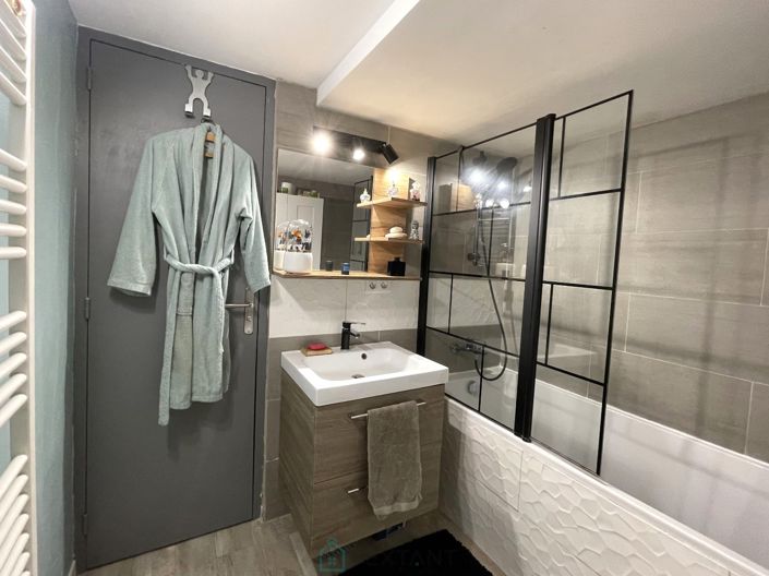 Image No.17-4 Bed Property for sale