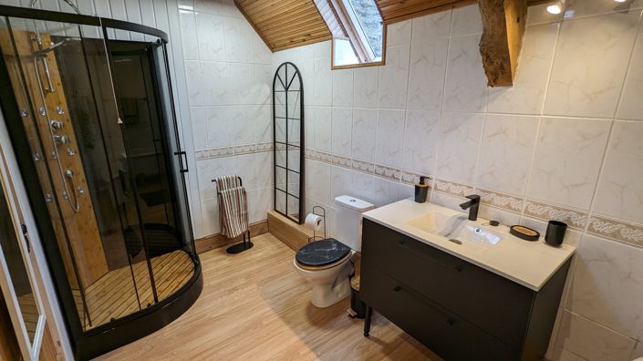 Image No.11-3 Bed Property for sale