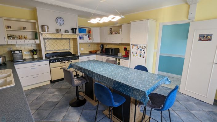 Image No.16-5 Bed Property for sale