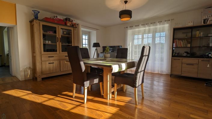 Image No.19-5 Bed Property for sale