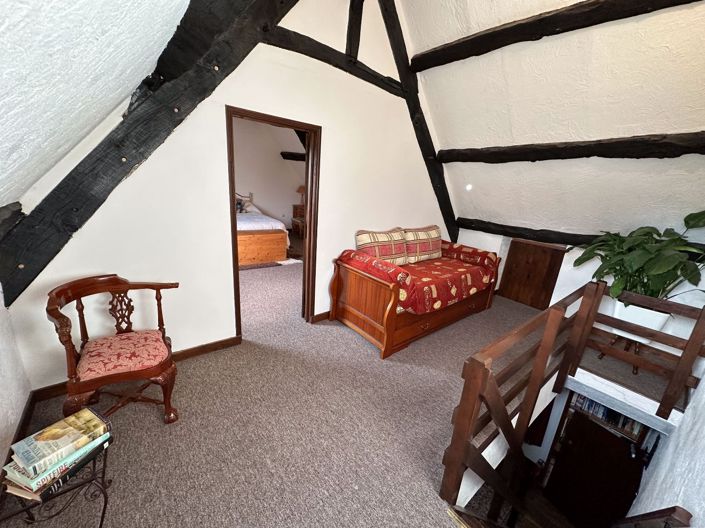 Image No.17-8 Bed Property for sale