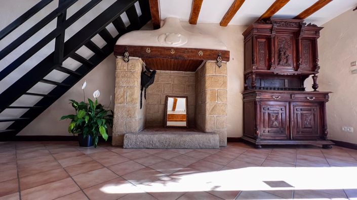 Image No.20-8 Bed Property for sale