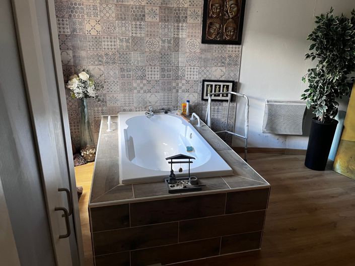 Image No.7-1 Bed Property for sale