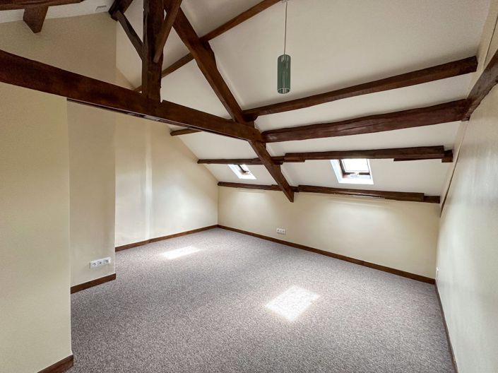 Image No.22-8 Bed Property for sale