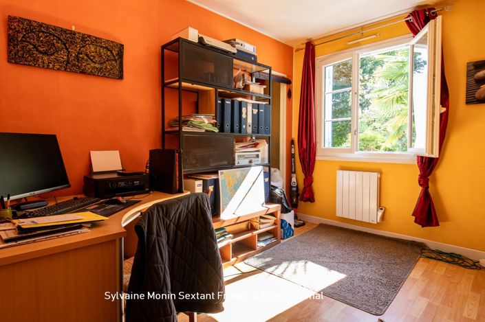 Image No.10-5 Bed Property for sale