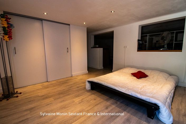 Image No.12-5 Bed Property for sale