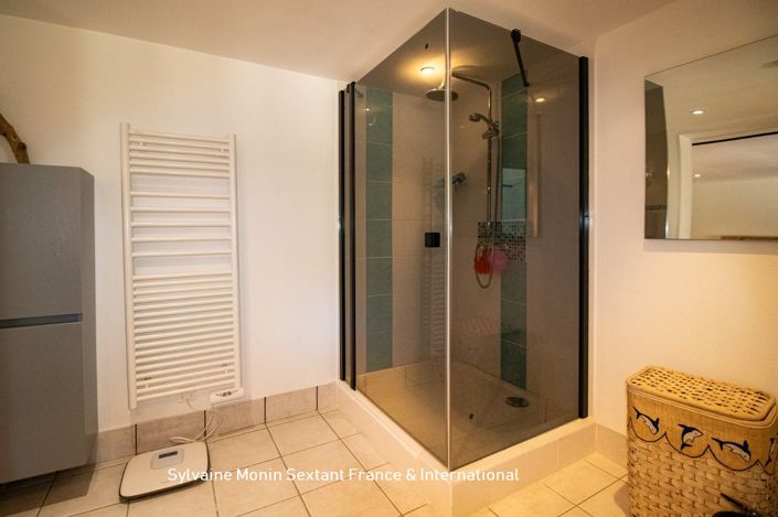 Image No.14-5 Bed Property for sale