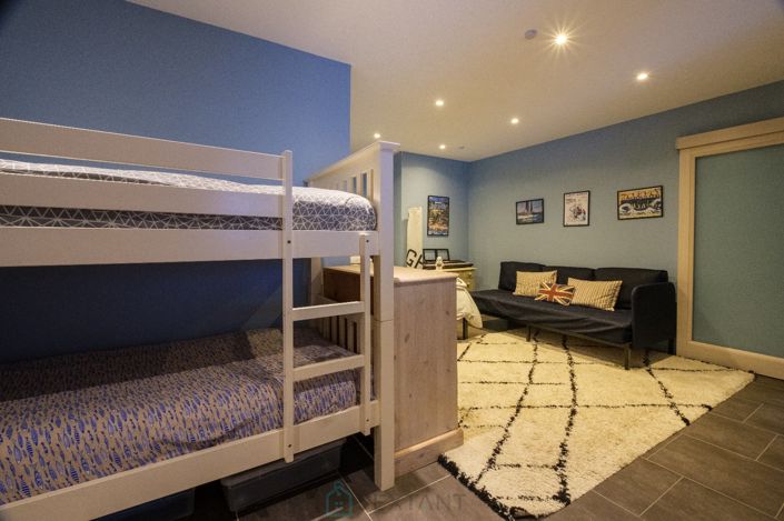 Image No.11-4 Bed Chalet for sale