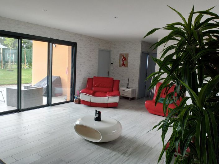 Image No.5-2 Bed House for sale