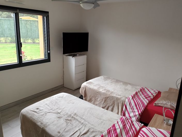 Image No.8-2 Bed House for sale