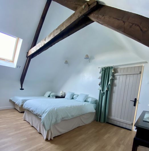 Image No.10-8 Bed Property for sale