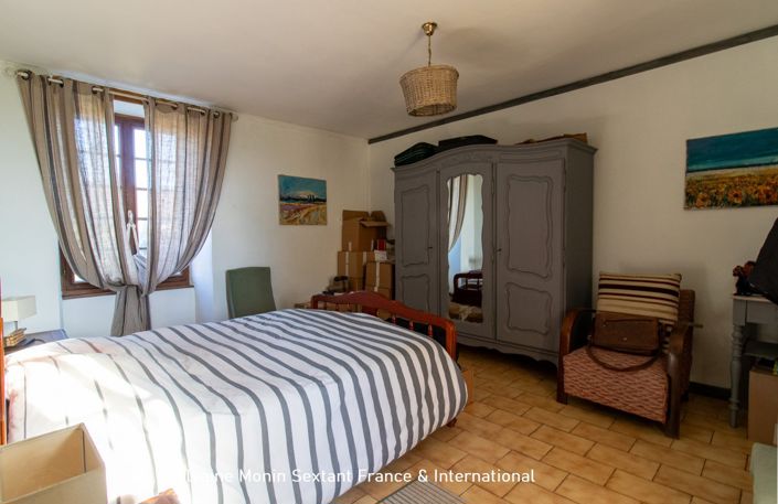 Image No.10-3 Bed Property for sale