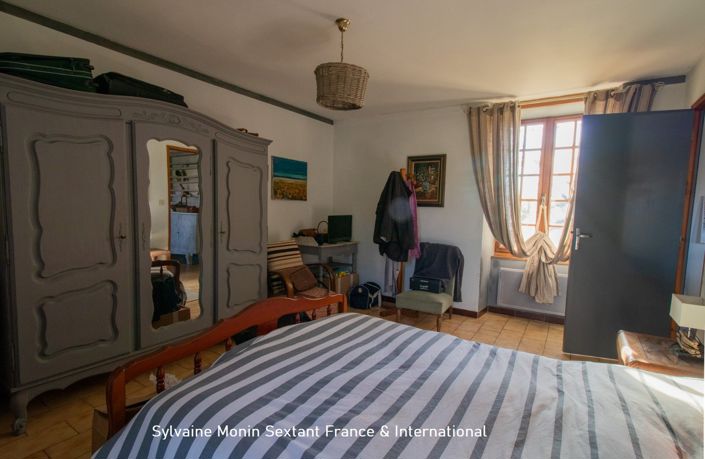 Image No.11-3 Bed Property for sale