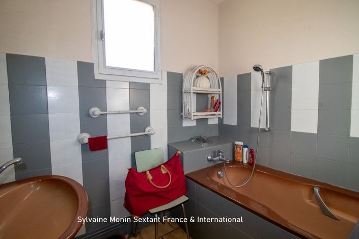 Image No.12-3 Bed Property for sale