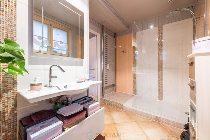 Image No.17-3 Bed Property for sale