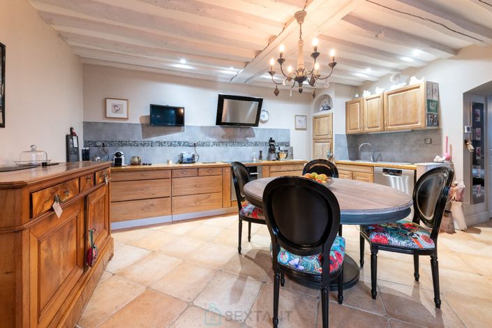 Image No.8-3 Bed Property for sale