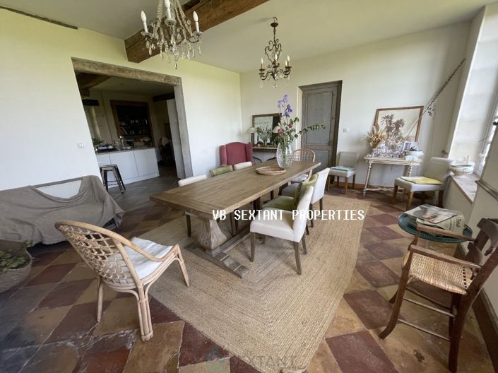 Image No.10-7 Bed Property for sale