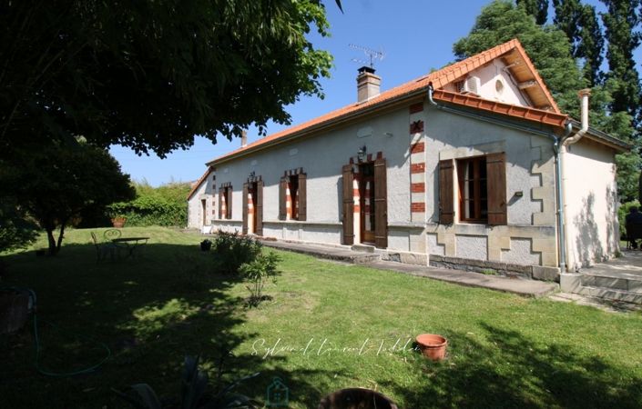 Image No.1-4 Bed Property for sale