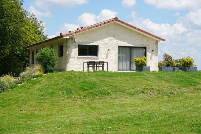 Image No.1-3 Bed Villa for sale