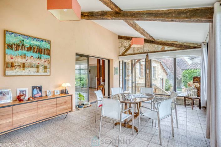 Image No.10-5 Bed Property for sale