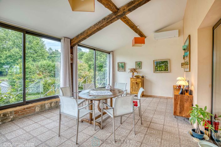 Image No.12-5 Bed Property for sale