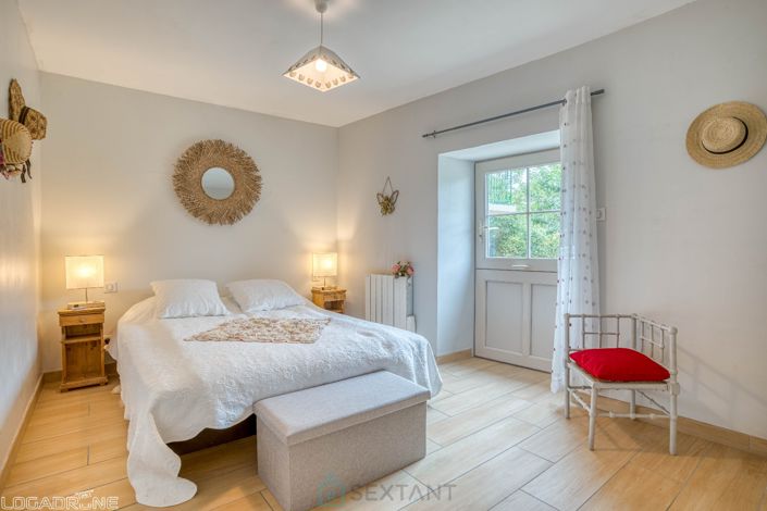 Image No.8-5 Bed Property for sale