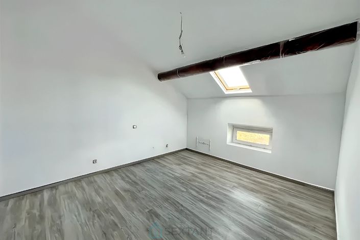 Image No.7-6 Bed House for sale