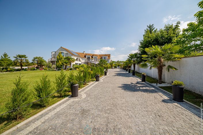 Image No.2-10 Bed Villa for sale