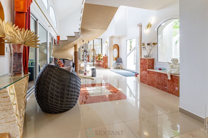 Image No.9-10 Bed Villa for sale