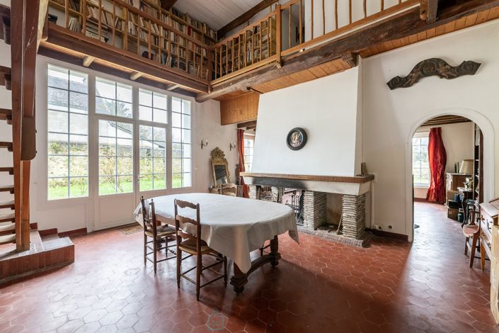 Image No.4-6 Bed Property for sale