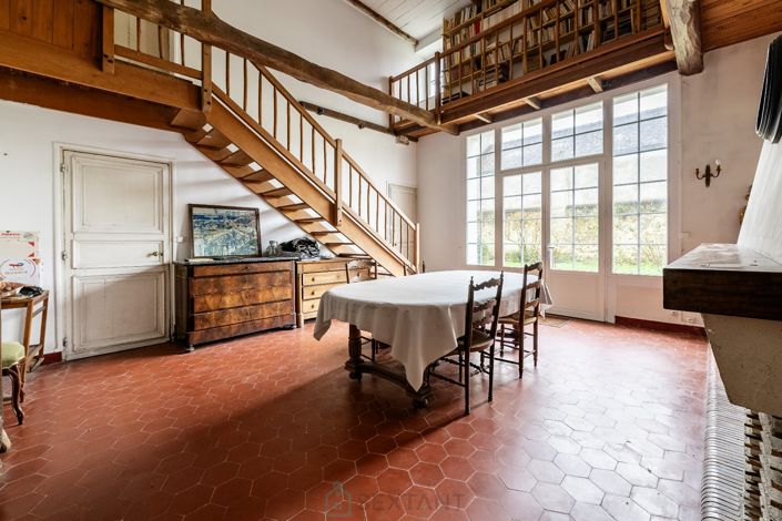 Image No.5-6 Bed Property for sale